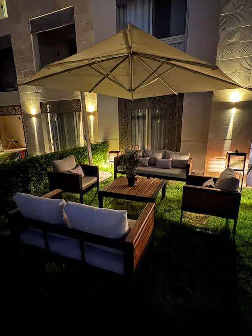 Luxurious Private Getaway In Mangroovy Apartament *